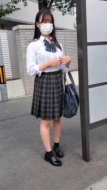 FC2 PPV 2211859 少女の初めて貰う。規則が厳しくバイトが出来ない為助けました。【個撮】お嬢様系女子校②