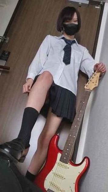 FC2 PPV 2945081 【VR・無】女子○生に○されたい・美脚のバンド少女の初体験