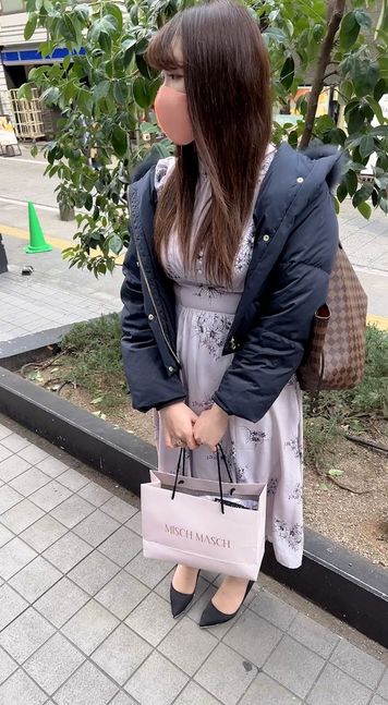 FC2 PPV 3004019 【個撮】家計の為と言い訳して浮気セックスしに来た他人の女　クレームレベルの大声で喘ぐ巨乳人妻をハメ撮りして中出し