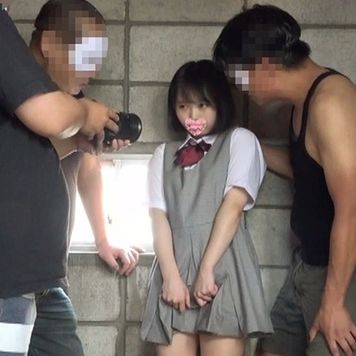 FC2 PPV 3171679 同世代男子と付き合い皆無【女子校育ち純潔ちびっ子】ミニ乳首・無毛ワレメをメタボ中年集団のアブラ指・唾液舌・勃起チ〇ポで蹂躙、瞳孔開きっぱなしでハメ倒される苛酷5P【素人乱交