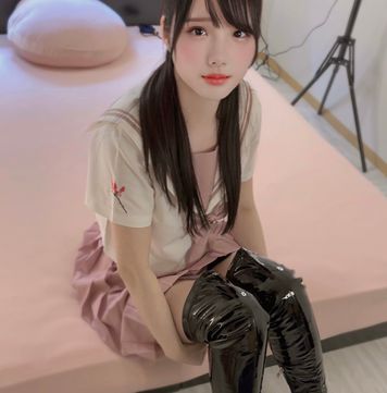FC2 PPV 3321858 もうだめっ…美巨乳24歳ピンクセーラー服×エナメルニーハイブーツで連続中イキ・中出し♡毎月10本限定