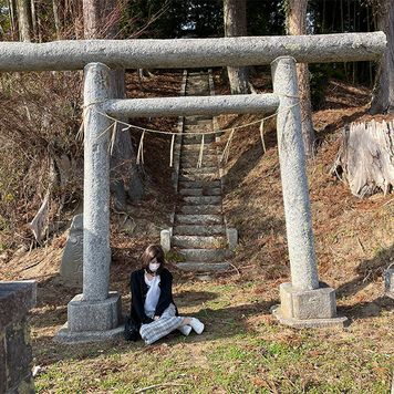 FC2 PPV 3244942 【野外・ぶっかけ】[後編]帰り道で神社を見つけたので、神様の前できちんと返済しますと誓わせました。