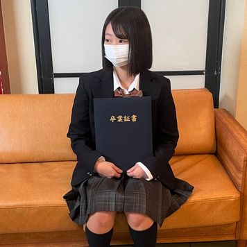 FC2 PPV 3597628 2004年生まれ　正真正銘18才まゆちゃん、卒業式のお祝いに念願の中出し。　※所持で起きたトラブル責任取れません。