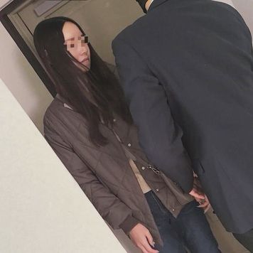 FC2 PPV 4213725 【個人】至急で金が欲しいオンナを都内某所の空部屋で斡旋した一部始終。一度は拒絶するも結局は他に頼れず、素人マニアの変態客に凌辱され犯される。