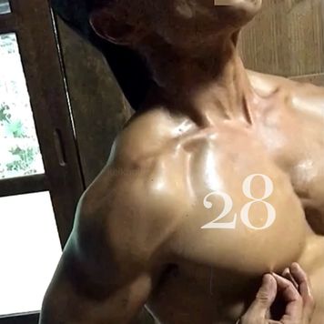 FC2 PPV 4302022 28※※一瞬ｷﾏ〇てない？※※淫乱乳首に振り回されオ◯ニー没頭する男の末路…新鮮なザ◯メンの匂いがついに新たな扉をあけてしまう…