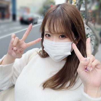 FC2 PPV 4336020 1週間限定価格！【無】繁華街をデートしてからホテルに連れ込み♡性格良しおっぱい良しのお気に入りの彼女あみちゃんとラブラブハメ撮り♡透き通るようなキレイなおマ〇コにたっぷり中出し♡特典で別視点カメラ有り