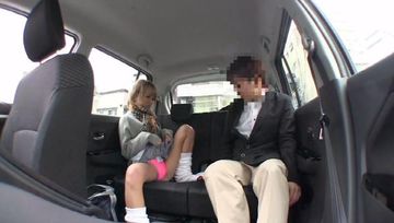 最近の****は変態おやじ要望に答え、パンツを披露