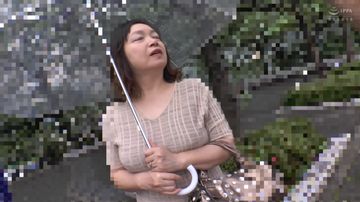 スケベすぎる淫乱熟女。性欲全開の淫乱おばさん降臨！！本能のままむしゃぶり尽くす！！