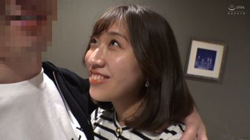 イヤらしく誘っている人妻をナンパしてみた。まんざらでもない様子でくぱぁと開脚する淫乱妻に大興奮　1