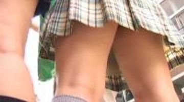 SNS-60 女子**Ｔバックパンチラ　～窮屈そうに食い込むＴバック～