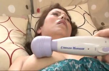 肉棒が濡れそぼる奥様のマ○コに突き刺さり、欲望丸出しで獣の如く乱れまくり半狂乱でイキまくる痴態…　Part 3