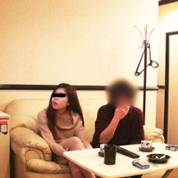 FC2 PPV 749212 【無修正ｘ個人撮影】人の奥さん愛奴1号　間一髪!?旦那を買い物に行かせている間に寝取ってみた。