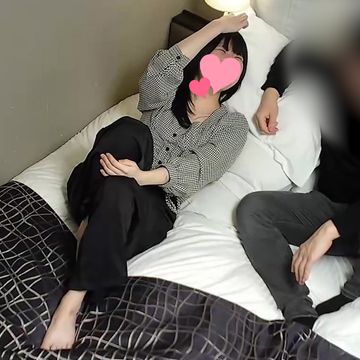 FC2 PPV 4716709 エロ漫画ヲタク女子、1年ぶりのエッチ♡♡漫画知識でテクニカルフェラ＆初ローター＆SEX【個人撮影】No.336