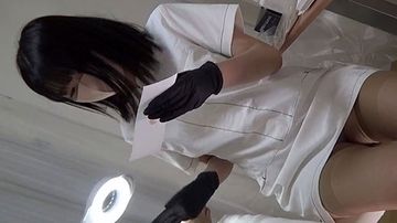 VIO脱毛サロン施術風景　手コキ施術に夢中になり過ぎるセラピストさん