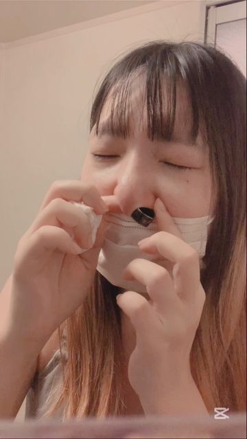 FC2 PPV 4756465 拡張プレイの果てに…鼻から異物をひねり出す瞬間！？