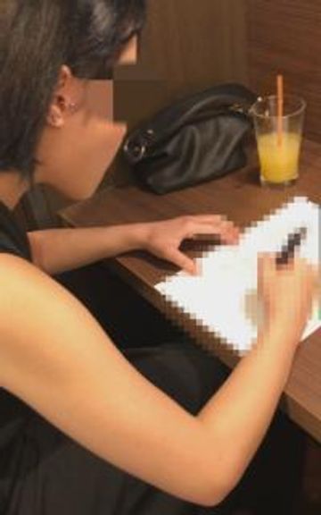 FC2 PPV 1170828 【顔ばれ特典付き】書くもの書かせたらすぐに多目的トイレでフェラさせ、非常階段で犯してからホテルで３P中出し