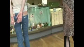 **映像！！　卑猥なレズ露出のセックス旅行記！！　Part1