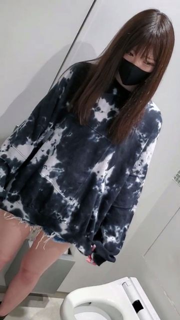 【無修正】170cmモデル体型のY〇uTuber・プライベートで多目的トイレでセックス。ホテルで連続中出し