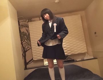 FC2 PPV 524864 3月15今日、卒業したので制服買ってくださいと真性処女