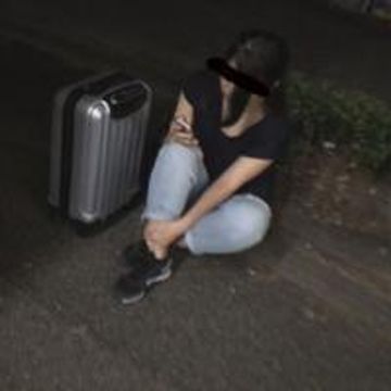 FC2 PPV 917662 【無修正ｘ個人撮影】路上に座る素朴な女の子が家出娘！ハメ撮りが趣味の男が家に連れ込みパイパン娘に中出し撮影【♯泊まらせて】