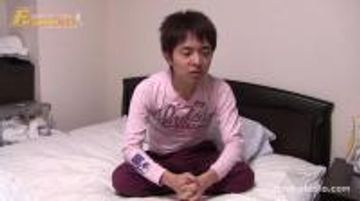 普段のオナニー回数は1日に1回ぐらい。筋キンな体に色白な男の子がゲイビデオレビュー!!