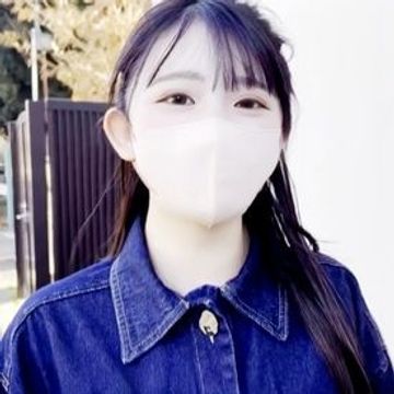 【初撮影】穏やかな雰囲気のカフェ店員24歳を人影の少ないところに連れていき野外露出・大量射精 