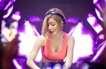 世界的に有名なDJの奇跡のハメ撮り**動画！彼氏が****した動画が**！