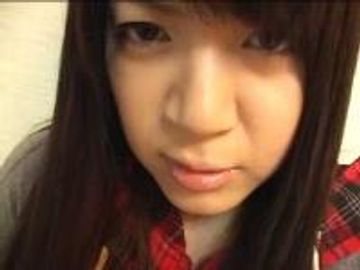 嫌がる彼女に中出しセックス