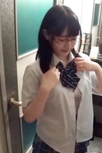 FC2 PPV 3691543 生徒会役員 18歳 処 女。卒業前に最初で最後のハメ撮り。