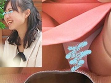 お外で女子会　美人お*さんの見えちゃったラッキーパンチラ　