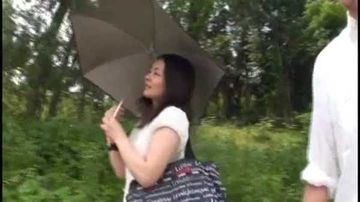 屋外にハマる人妻・・13
