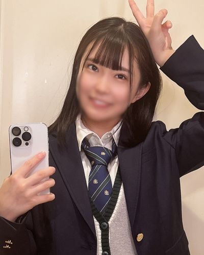 【超ミニJK系】☆極薄ピンク乳首の色白美●女（１８）☆もちすべちゅるちゅるお肌をくんくんしながらおちんぽ生挿入☆激ピストン⇒中出し×２❤︎美少女JKが上のお口はヨダレ垂らし下のお口はお潮をプシュー!!