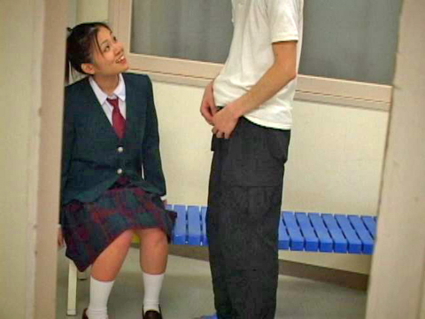 性に疎い童顔制服*が手コキしてくれる！