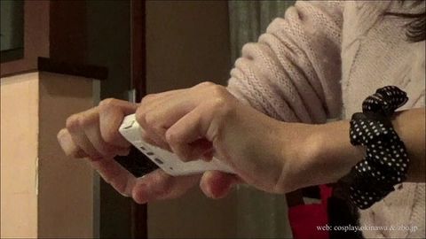 【超フェチ：足/脚・ブーツ・黒パンスト】椅*に座った女性の脚を観察（ブーツでスマホやケータイを踏む）