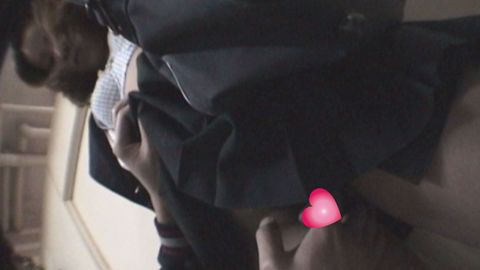 ３人の**を**!!おこづかい欲しさにパンティを脱ぎ捨てた瞬間ハメまくる!!