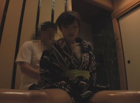 温泉旅館の全身オイルマッサージ～主人からのプレゼント!?～