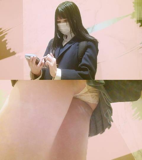 スレンダーな敏感**が電車の中で秒で潮吹きｗローターで2回絶頂からの正常位＆バックで生中出しｗ