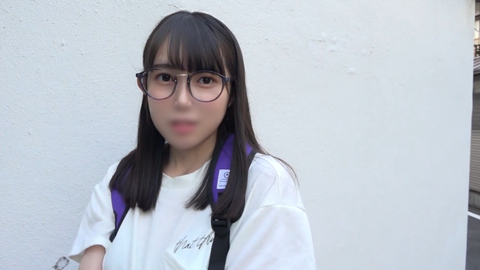 【数量限定販売】黒髪眼鏡学級委員長18歳 小声でイキまくる中出しハメ撮り