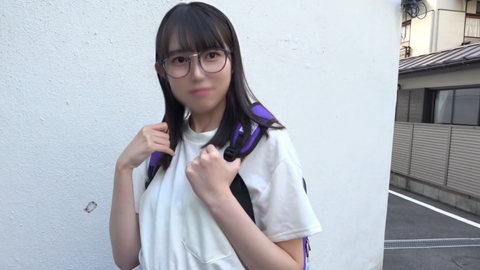 【数量限定販売】黒髪眼鏡学級委員長18歳 小声でイキまくる中出しハメ撮り