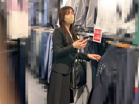 パイパンOLがノーパンで自らくぱぁ▷顔面騎乗位画角・M字開脚・逆さ撮りの3パターンで織りなすマンチラ【素人/街撮り】