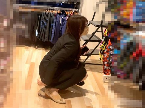 パイパンOLがノーパンで自らくぱぁ▷顔面騎乗位画角・M字開脚・逆さ撮りの3パターンで織りなすマンチラ【素人/街撮り】