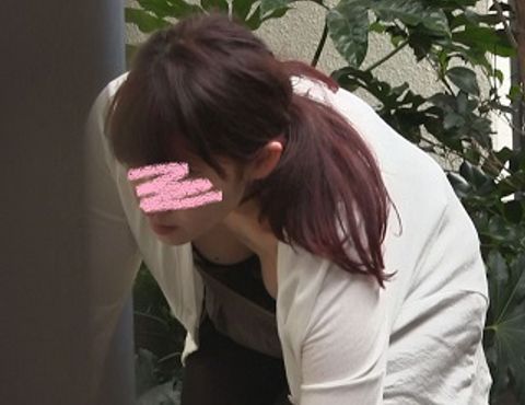 胸チラ！　隣のおねえさん