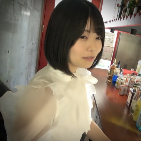 お堅い人妻が何されても笑いが止まらない→絶叫しながら中出し懇願