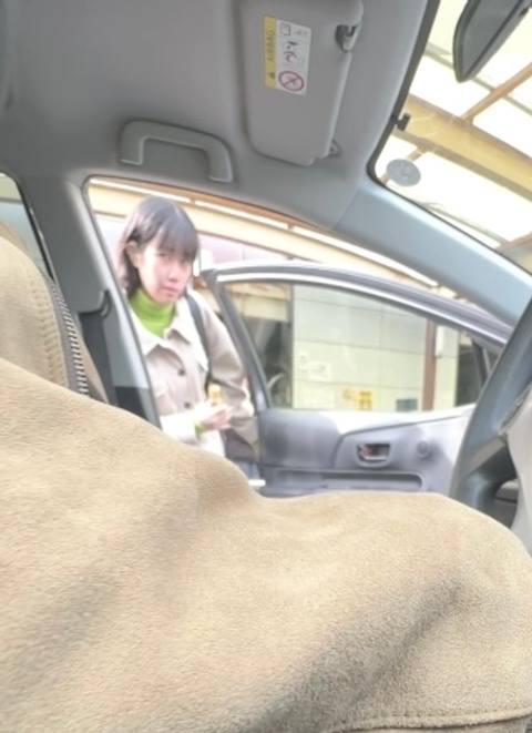 【監督太郎】 涼華ちゃん22歳就活生 車内フェラ　特殊な事情を持つ***