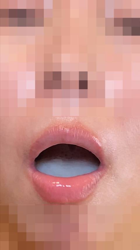 [Subjective vertical video] Devoted blowjob by two soothing beauties! ① Breast exposure & cum swallo