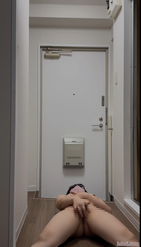 一人暮らし女性のオナニー　ワンルームの部屋で全裸でオナニー