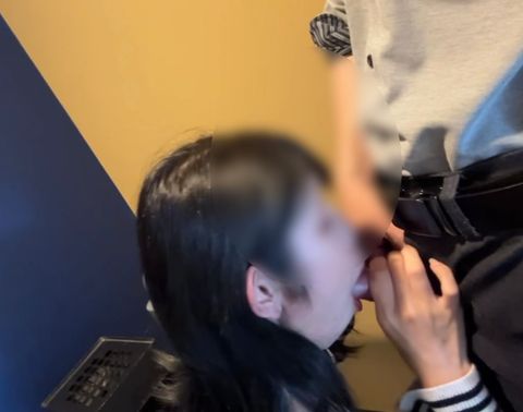 女教師　喫煙所でフェラとセックス 糸をひく愛液