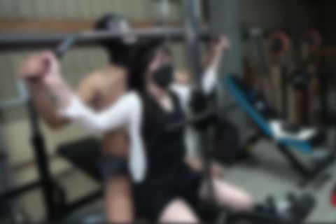 ※初回数量限定ワンコイン※【無修正】ド変態社長さんの欲望は止まらない。事務所内にある自慢の筋トレルームでスレンダー美人人妻をオカす。