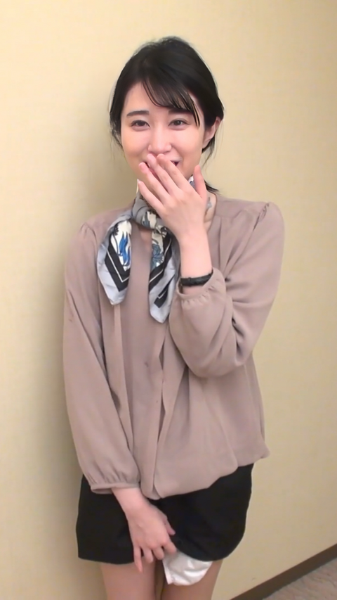 『有名百貨店』入社５年目　新人教育担当の美容部員とハメ撮り　真面目で上品なスレンダー美女に大量中出し。【原版特典付き】※即ダウンロード推奨
