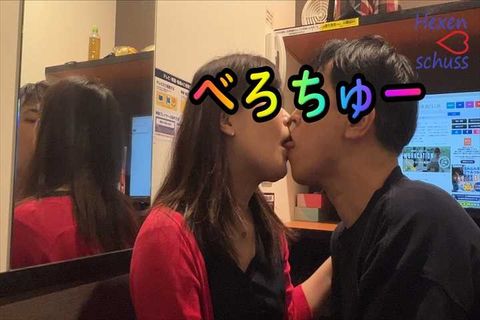 ★無修正★キレイな人妻　ヘアーあり　淫乱人妻と漫画喫茶でSEX　本当にきれいなおまんこが本気汁で溢れているのをご覧ください！レビューで高画質映像がDL可能です